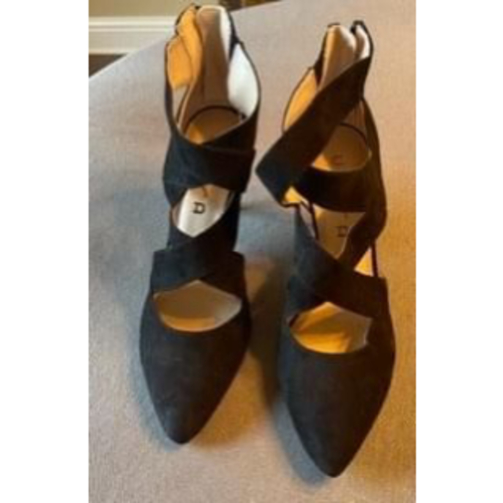 Unisa Black Suede Heels 9M 2.5” Heel